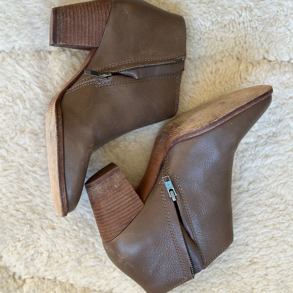 Chic taupe ankle booties with stacked heel 7.5